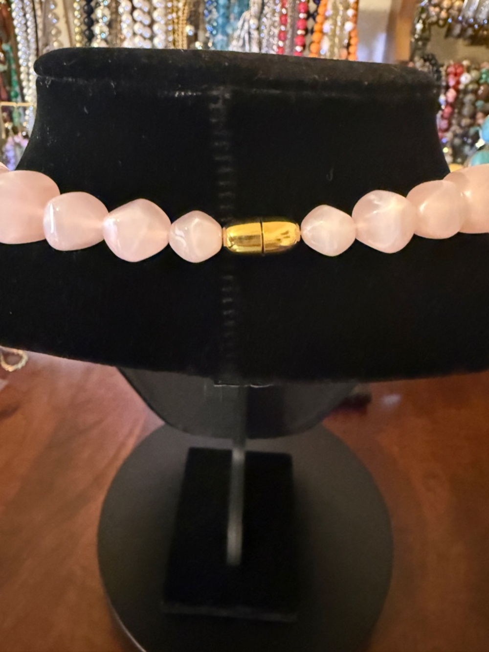 Avon Tea Rose Transparent Pink Necklace in the Original Box - Picture 10 of 10
